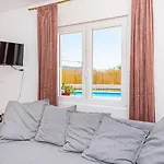 公寓 2 Bedroom Lovely In Danilo