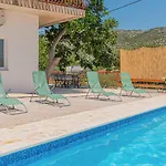 Apartment 2 Bedroom Lovely In Danilo Potege