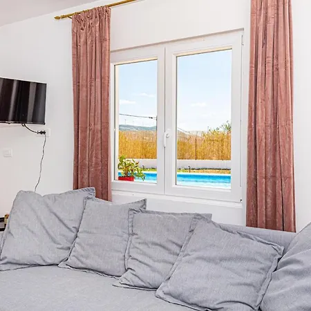 Appartement 2 Bedroom Lovely In Danilo