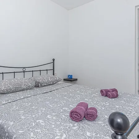 2 Bedroom Lovely In Danilo