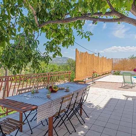 Apartment 2 Bedroom Lovely In Danilo *
