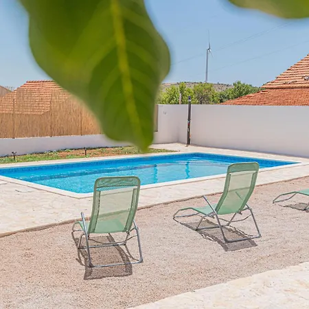 公寓 2 Bedroom Lovely In Danilo Protega