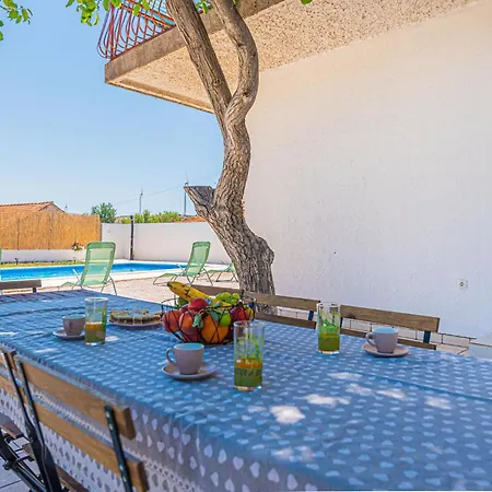 2 Bedroom Lovely In Danilo Apartment *