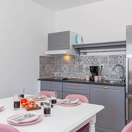 2 Bedroom Lovely In Danilo * Protega