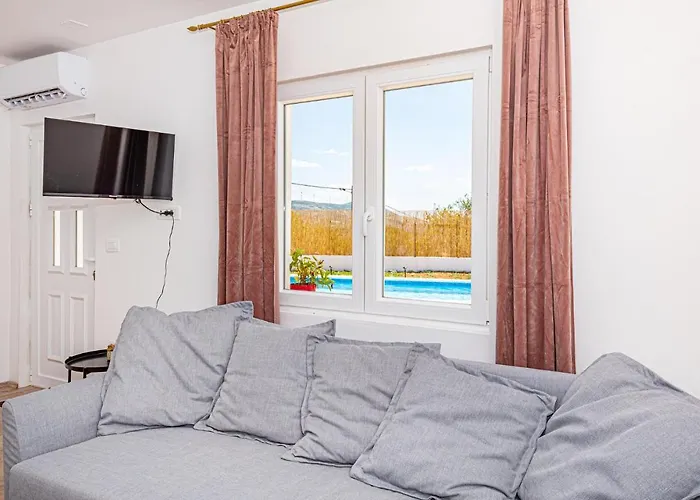 Apartamento 2 Bedroom Lovely In Danilo