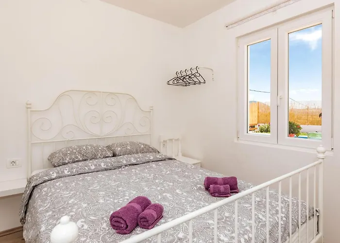 Apartamento 2 Bedroom Lovely In Danilo Protega