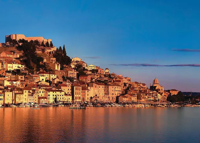 2 Bedroom Lovely In Danilo Apartamento