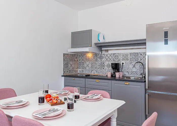 2 Bedroom Lovely In Danilo * Protega